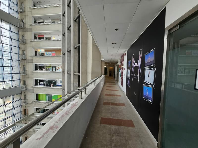Parkway Centre, 1 Marine Parade Central, 1,098 sqft, Office For Sale, by Mike ., 500067802 - Corridor - CommercialGuru.com.sg