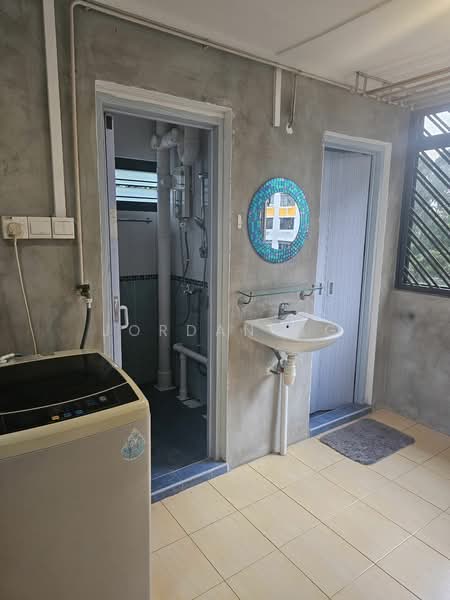 17 Eunos Crescent HDB Flat For Sale at S$ 430,000 | PropertyGuru Singapore - Bathroom