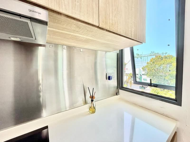 Flora View Apartment For Sale at S$ 1,230,000 | PropertyGuru Singapore - Kitchen