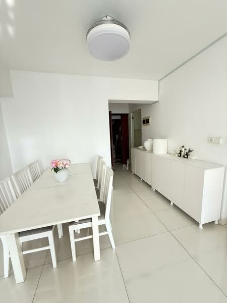 441B Clementi Avenue 3 HDB Flat For Sale at S$ 1,540,000 | PropertyGuru Singapore - Dining Room