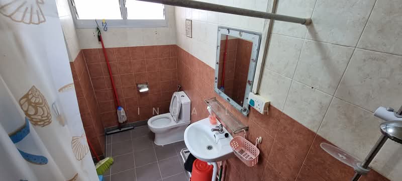 550 Pasir Ris Street 51, 550 Pasir Ris Street 51, 4 Bedrooms, 1,550 sqft, HDB Flat For Rent, by Linda Loh, 500067833 - Bathroom - PropertyGuru.com.sg