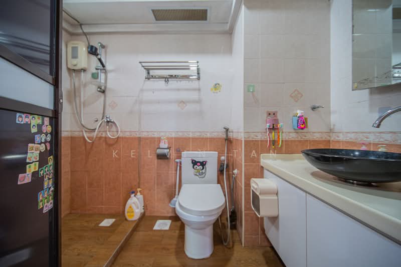 132 Edgedale Plains HDB Flat For Sale at S$ 650,000 | PropertyGuru Singapore - Bathroom