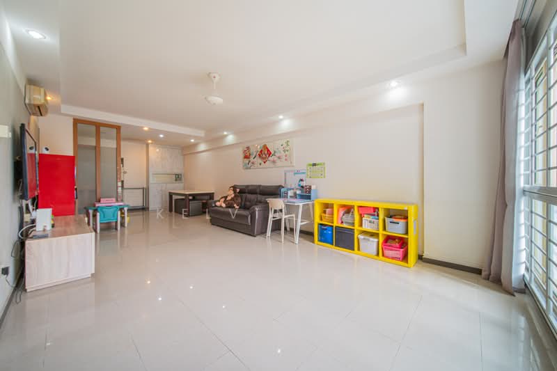 132 Edgedale Plains HDB Flat For Sale at S$ 650,000 | PropertyGuru Singapore - Living Room