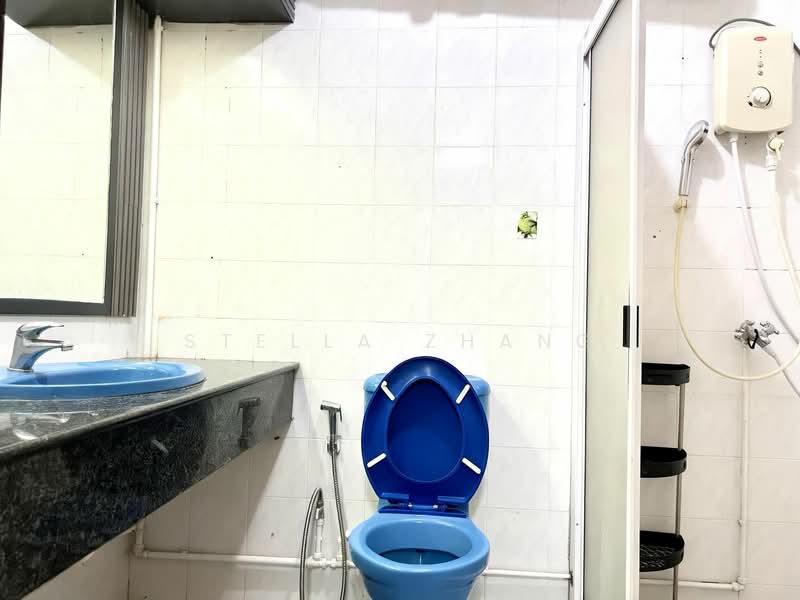 613 Woodlands Avenue 4, 613 Woodlands Avenue 4, 3 Bedrooms, 1,313 sqft, HDB Flat For Rent, by Stella Zhang, 500067849 - Bathroom - PropertyGuru.com.sg