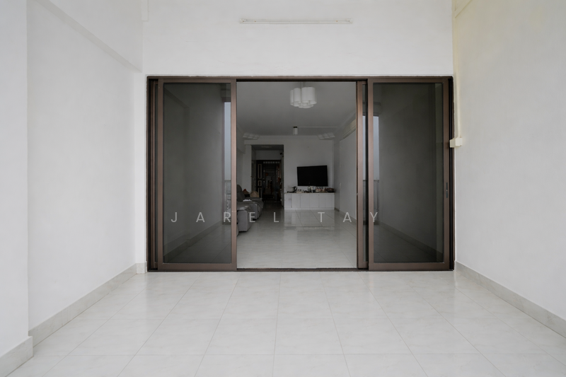 372 Hougang Street 31 HDB Flat For Sale at S$ 1,000,000 | PropertyGuru Singapore - Living Room