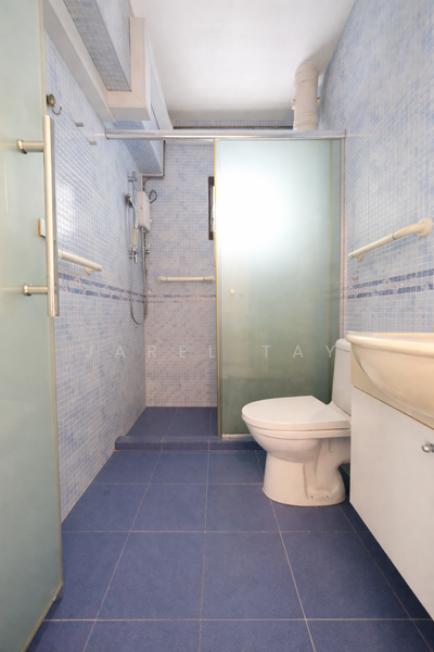 372 Hougang Street 31 HDB Flat For Sale at S$ 1,000,000 | PropertyGuru Singapore - Bathroom