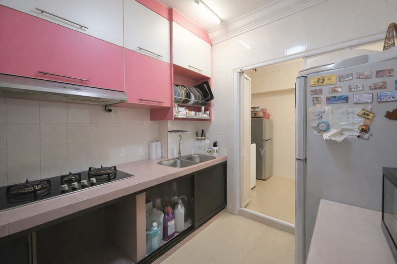 372 Hougang Street 31 HDB Flat For Sale at S$ 1,000,000 | PropertyGuru Singapore - Kitchen