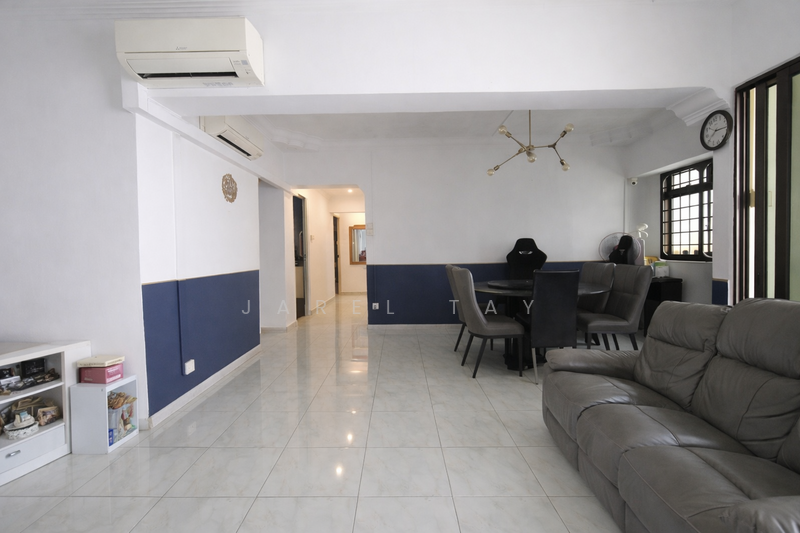 372 Hougang Street 31 HDB Flat For Sale at S$ 1,000,000 | PropertyGuru Singapore - Living Room