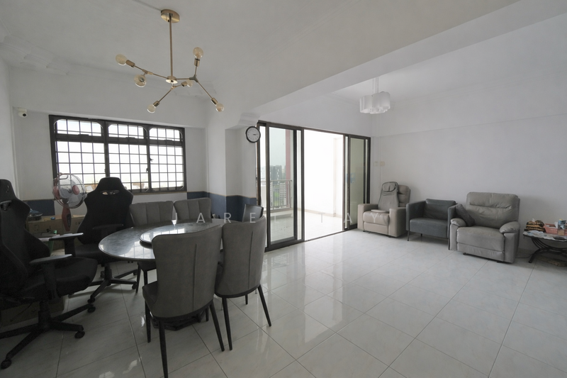 372 Hougang Street 31 HDB Flat For Sale at S$ 1,000,000 | PropertyGuru Singapore - Living Room