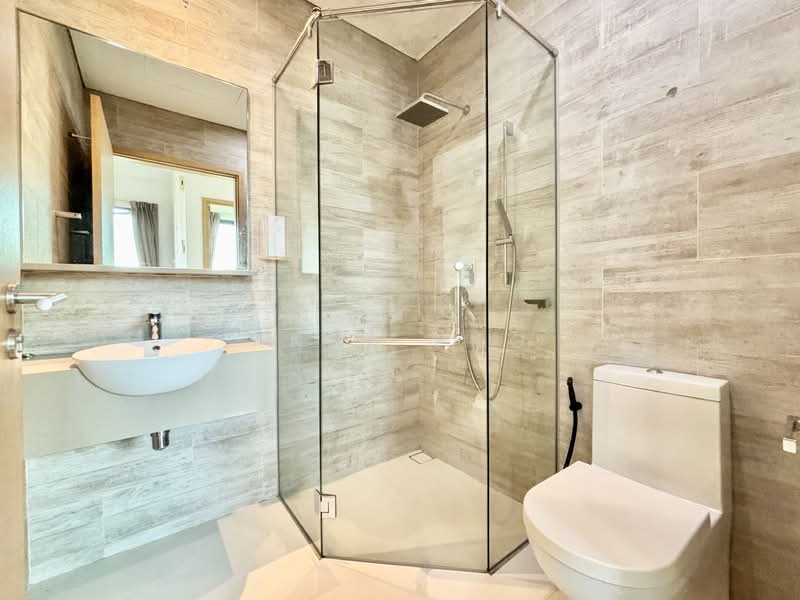 Flora View Apartment For Sale at S$ 1,230,000 | PropertyGuru Singapore - Bathroom