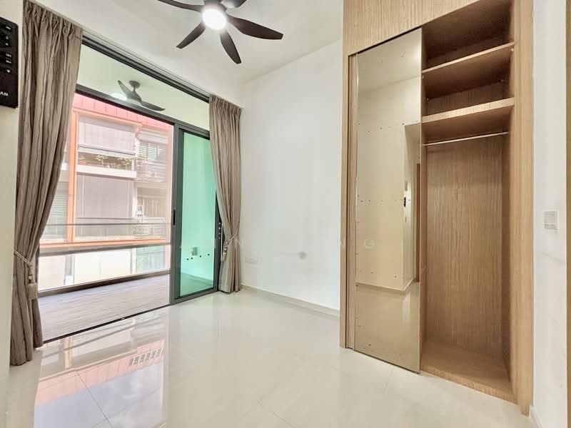 Flora View Apartment For Sale at S$ 1,230,000 | PropertyGuru Singapore - Master bedroom with balcony