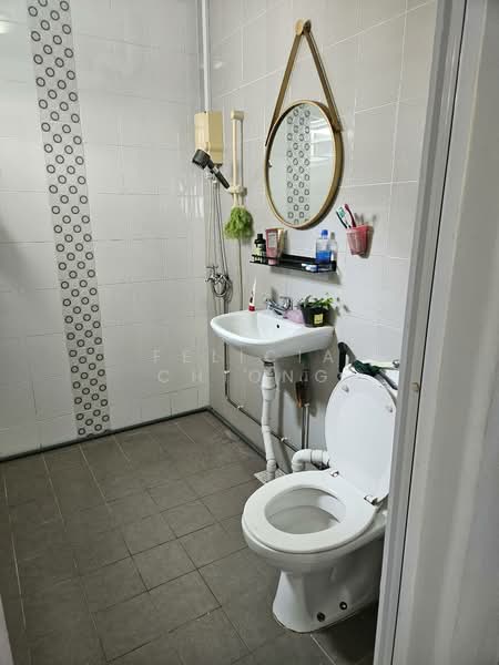 286 Yishun Avenue 6, 286 Yishun Avenue 6, 3 Bedrooms, 1,130 sqft, HDB Flat For Rent, by Felicia Chiong, 500067876 - Bathroom - PropertyGuru.com.sg