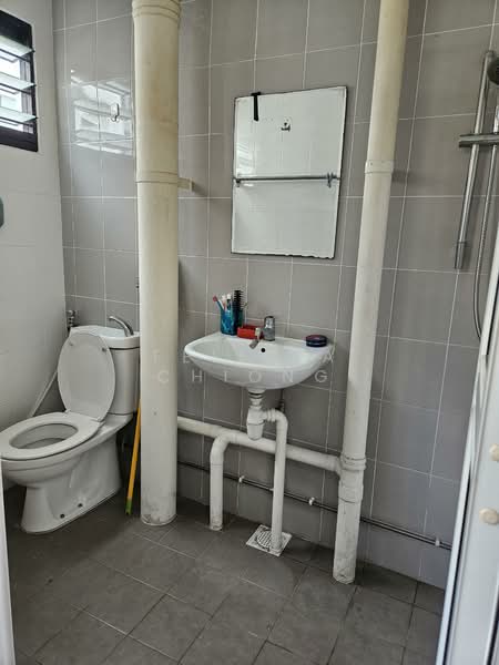 286 Yishun Avenue 6, 286 Yishun Avenue 6, 3 Bedrooms, 1,130 sqft, HDB Flat For Rent, by Felicia Chiong, 500067876 - Bathroom - PropertyGuru.com.sg