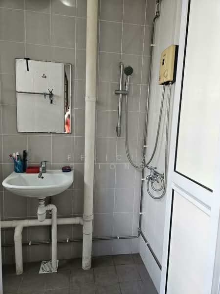 286 Yishun Avenue 6, 286 Yishun Avenue 6, 3 Bedrooms, 1,130 sqft, HDB Flat For Rent, by Felicia Chiong, 500067876 - Bathroom - PropertyGuru.com.sg