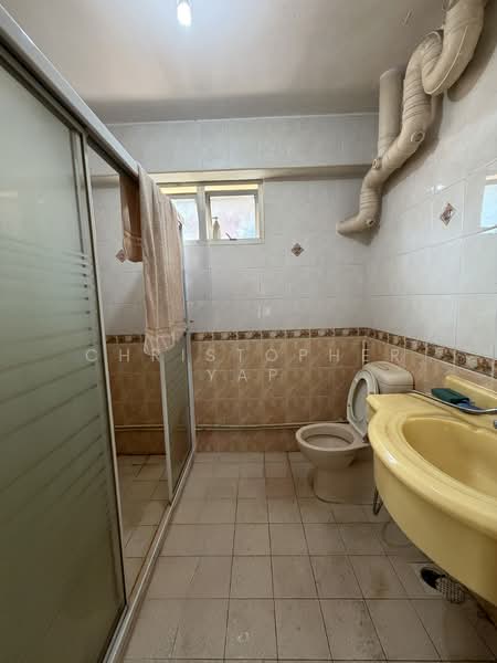 497G Tampines Street 45 HDB Flat For Sale at S$ 680,000 | PropertyGuru Singapore - Bathroom
