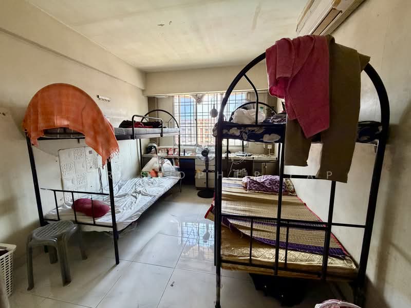 497G Tampines Street 45 HDB Flat For Sale at S$ 680,000 | PropertyGuru Singapore - Bedroom