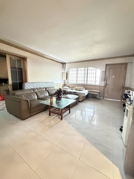 497G Tampines Street 45, 497G Tampines Street 45, 3 Bedrooms, 1,098 sqft, HDB Flat For Sale, by Christopher Yap, 500067879 - Living Room - PropertyGuru.com.sg