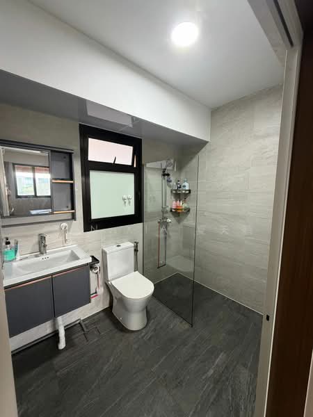 111B Plantation Crescent, 111B Plantation Crescent, 3 Bedrooms, 1,010 sqft, HDB Flat For Rent, by Ben XIA 夏天鹏, 500067890 - Bathroom - PropertyGuru.com.sg