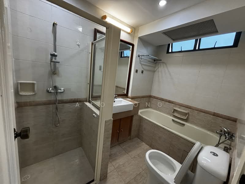 Regent Grove Condominium For Sale at S$ 1,549,000 | PropertyGuru Singapore - Bathroom