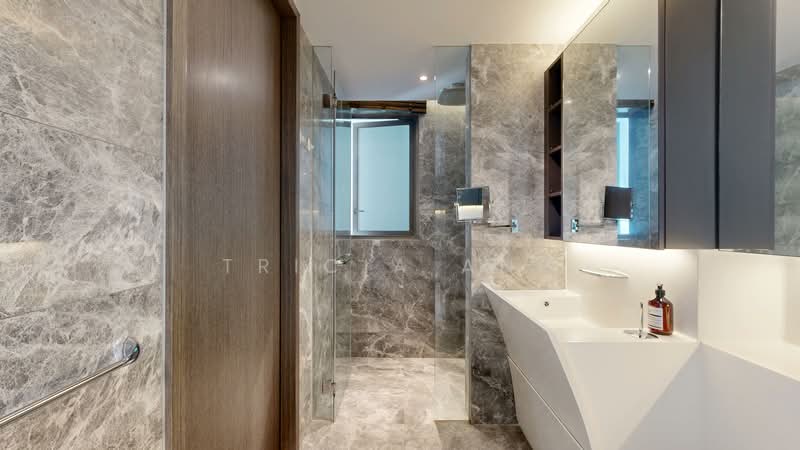 Cairnhill Nine Condominium For Sale at S$ 2,000,000 | PropertyGuru Singapore - Bathroom