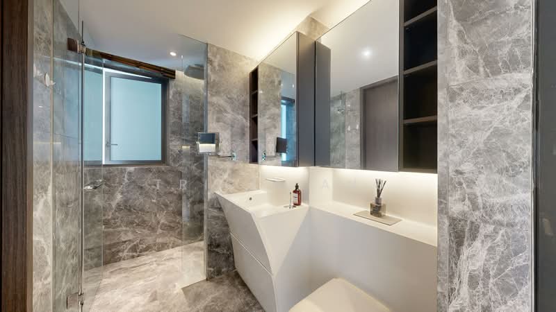 Cairnhill Nine Condominium For Sale at S$ 2,000,000 | PropertyGuru Singapore - Bathroom