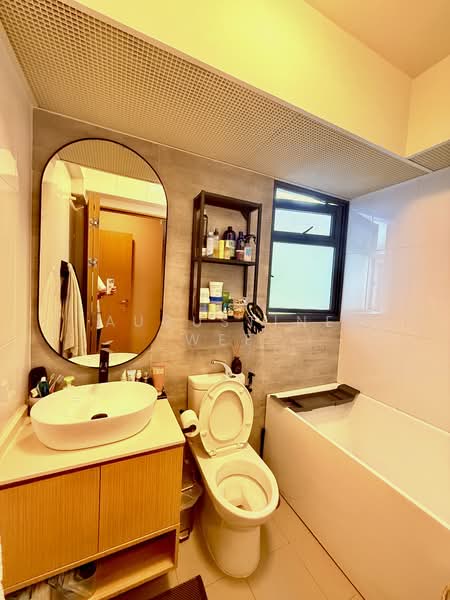 118A Alkaff Crescent HDB Flat For Sale at S$ 1,250,000 | PropertyGuru Singapore - Master bedroom Bathroom