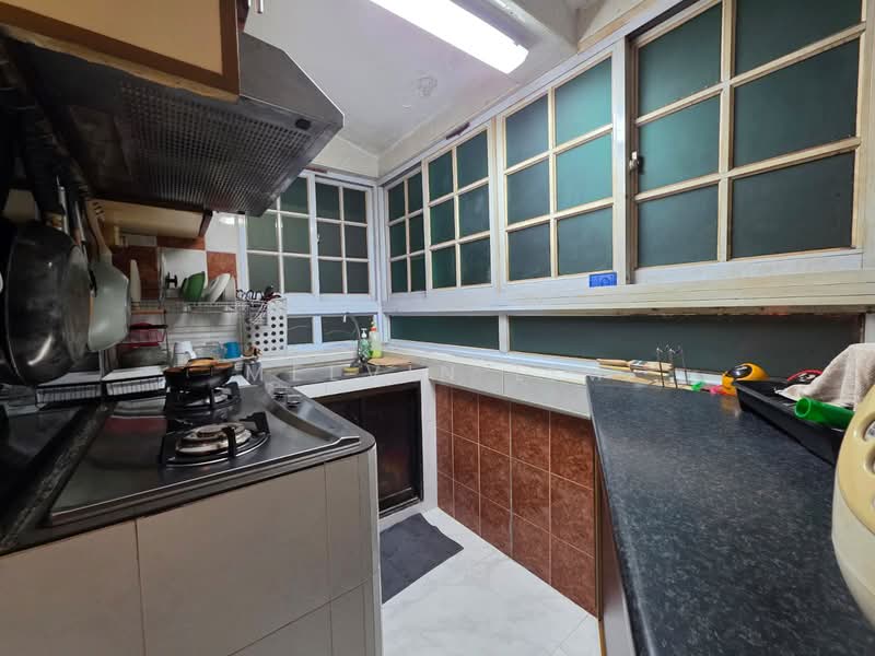 423 Jurong West Avenue 1 HDB Flat For Sale at S$ 430,000 | PropertyGuru Singapore - Kitchen