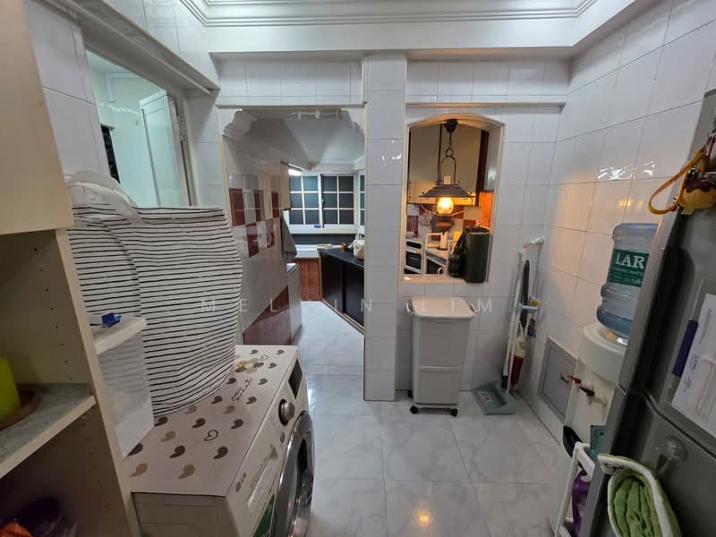423 Jurong West Avenue 1 HDB Flat For Sale at S$ 430,000 | PropertyGuru Singapore - Kitchen