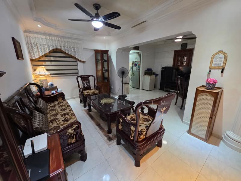 423 Jurong West Avenue 1 HDB Flat For Sale at S$ 430,000 | PropertyGuru Singapore - Living Room