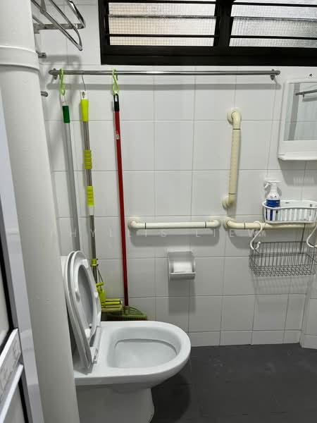 332 Hougang Avenue 5, 332 Hougang Avenue 5, Room Rental, 110 sqft, HDB Flat For Rent, by Phyllis Liew, 500067946 - Bathroom - PropertyGuru.com.sg