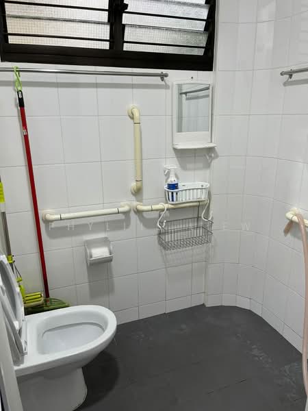 332 Hougang Avenue 5, 332 Hougang Avenue 5, Room Rental, 110 sqft, HDB Flat For Rent, by Phyllis Liew, 500067946 - Bathroom - PropertyGuru.com.sg