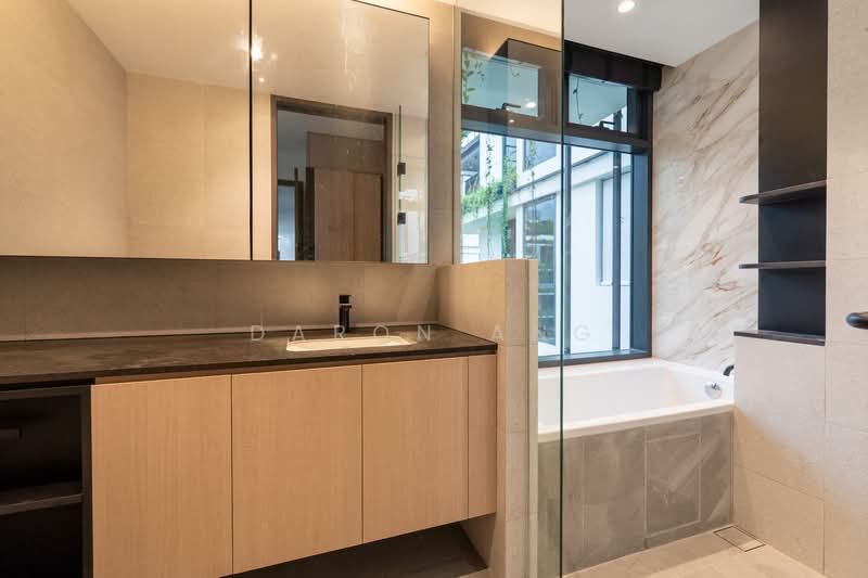 Jervois Mansion, 14 Jervois Close, 4 Bedrooms, 1,593 sqft, Condominium For Rent, by Daron Ang, 500067948 - Master Bath #PropertyPartners - PropertyGuru.com.sg
