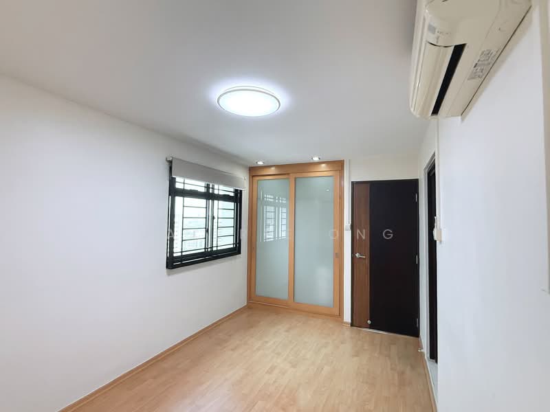 17 Telok Blangah Crescent, 17 Telok Blangah Crescent, 2 Bedrooms, 1,076 sqft, HDB Flat For Rent, by Valerie Ong, 500067963 - Master Room - PropertyGuru.com.sg