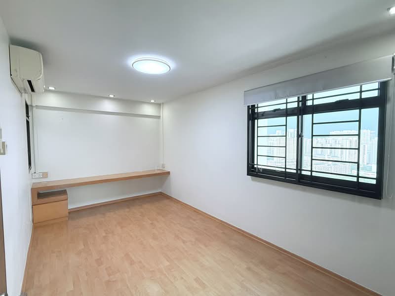 17 Telok Blangah Crescent, 17 Telok Blangah Crescent, 2 Bedrooms, 1,076 sqft, HDB Flat For Rent, by Valerie Ong, 500067963 - Master Room - PropertyGuru.com.sg