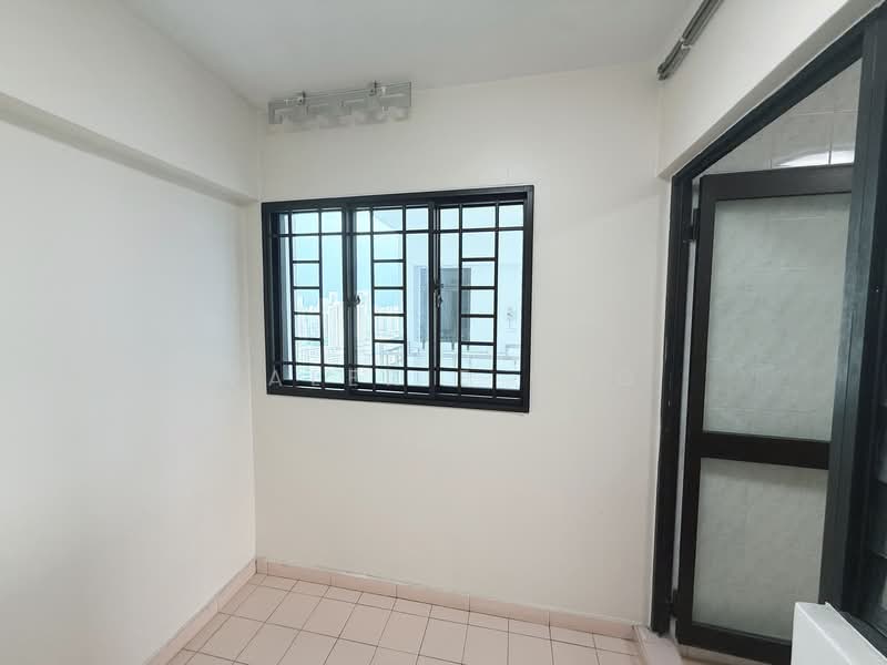 17 Telok Blangah Crescent, 17 Telok Blangah Crescent, 2 Bedrooms, 1,076 sqft, HDB Flat For Rent, by Valerie Ong, 500067963 - Kitchen service yard - PropertyGuru.com.sg