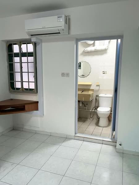 450 Choa Chu Kang Avenue 4, 450 Choa Chu Kang Avenue 4, 3 Bedrooms, 1,088 sqft, HDB Flat For Rent, by Sean King Lee, 500067967 - Bathroom - PropertyGuru.com.sg