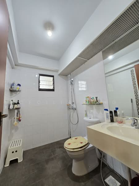 265A Punggol Way, , 3 Bedrooms, 1,205 sqft, HDB Flat For Sale, by Cecilia Wong, 500067971 - Bathroom - PropertyGuru.com.sg