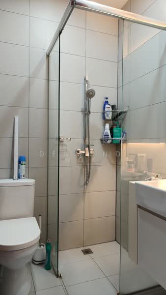 East Coast Residences, 412 Upper East Coast Road, 3 Bedrooms, 1,001 sqft, Condominium For Rent, by Desmond Mok, 500067976 - Bathroom - PropertyGuru.com.sg