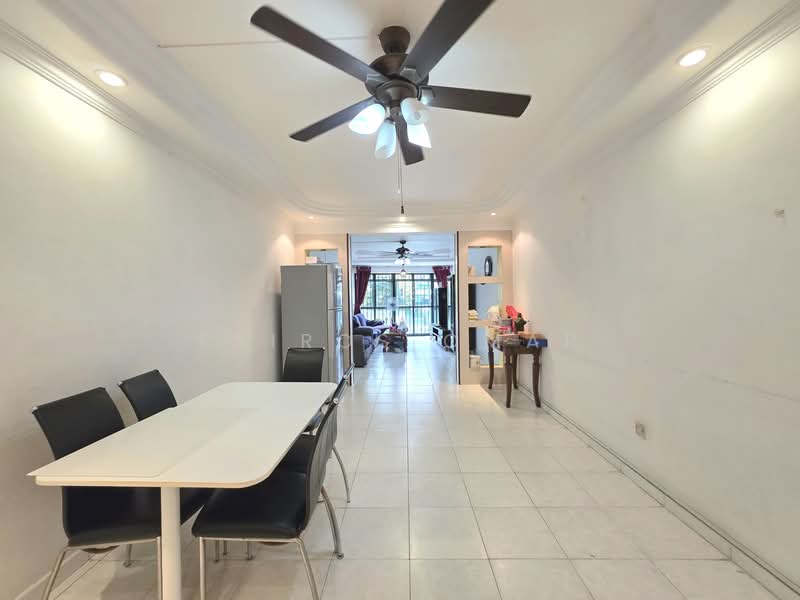458 Choa Chu Kang Avenue 4 HDB Flat For Sale at S$ 698,888 | PropertyGuru Singapore - Dining Room
