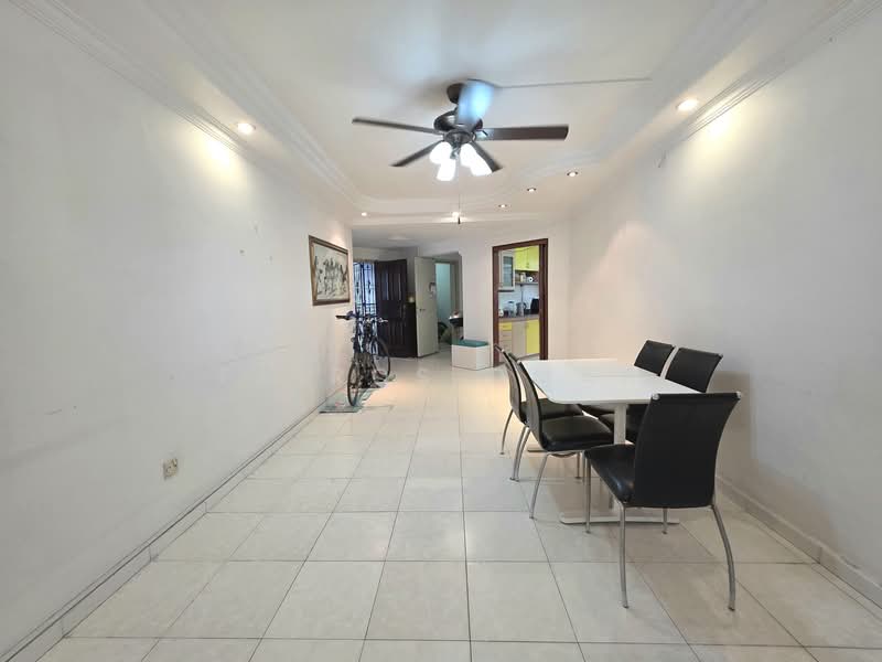 458 Choa Chu Kang Avenue 4 HDB Flat For Sale at S$ 698,888 | PropertyGuru Singapore - Living Room