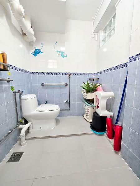56 Geylang Bahru HDB Flat For Sale at S$ 750,000 | PropertyGuru Singapore - Bathroom
