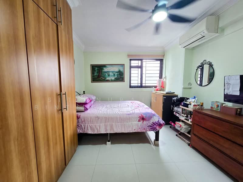 56 Geylang Bahru HDB Flat For Sale at S$ 750,000 | PropertyGuru Singapore - Master Bedroom