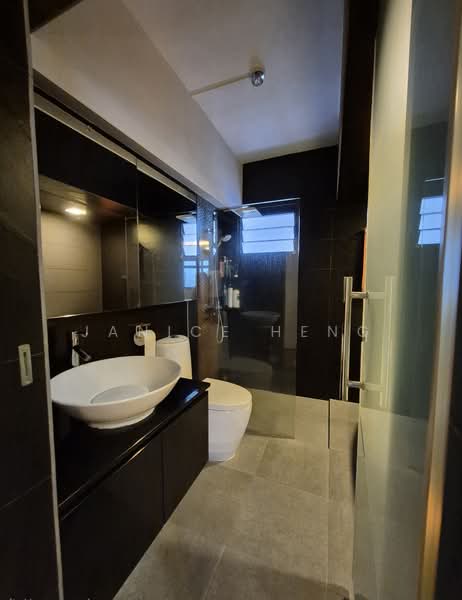 354 Ang Mo Kio Street 32 HDB Flat For Sale at S$ 1,038,880 | PropertyGuru Singapore - Bathroom