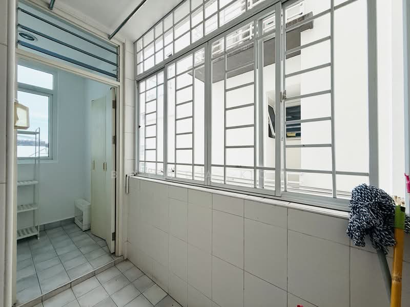 The Champagne, 380 Changi Road, 3 Bedrooms, 1,119 sqft, Apartment For Rent, by Brenda Koh, 500068002 - Balcony - PropertyGuru.com.sg
