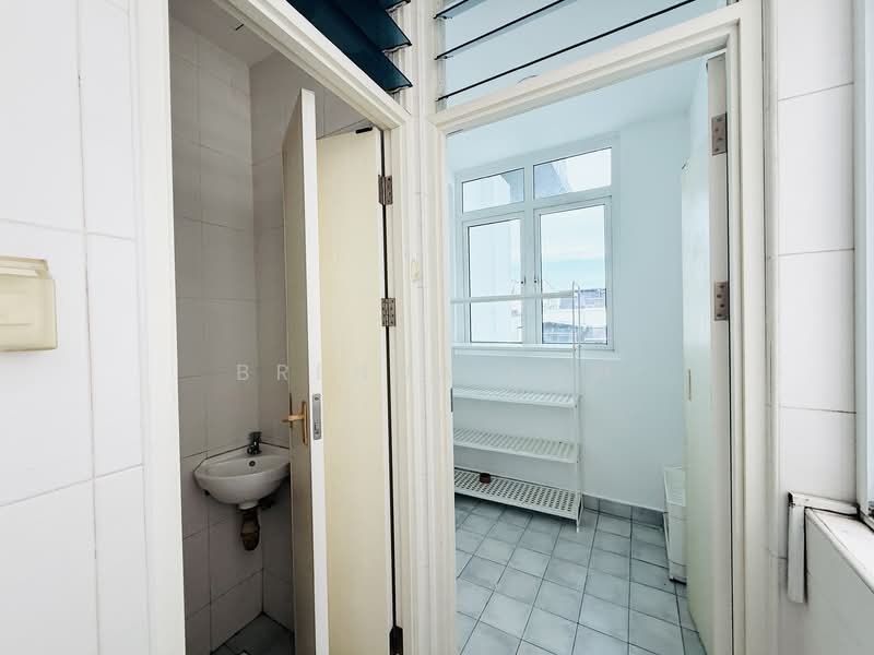 The Champagne, 380 Changi Road, 3 Bedrooms, 1,119 sqft, Apartment For Rent, by Brenda Koh, 500068002 - Bathroom - PropertyGuru.com.sg
