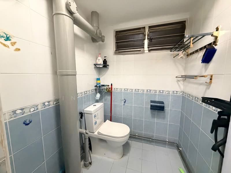 114 Ang Mo Kio Avenue 4, 114 Ang Mo Kio Avenue 4, 2 Bedrooms, 796 sqft, HDB Flat For Rent, by Cindy Fu 付小姐, 500068005 - Bathroom - PropertyGuru.com.sg