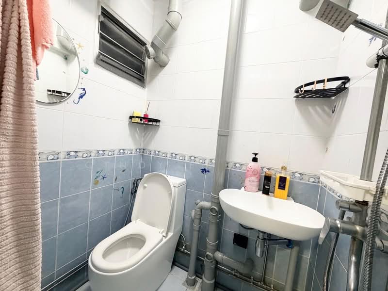 114 Ang Mo Kio Avenue 4, 114 Ang Mo Kio Avenue 4, 2 Bedrooms, 796 sqft, HDB Flat For Rent, by Cindy Fu 付小姐, 500068005 - Bathroom - PropertyGuru.com.sg