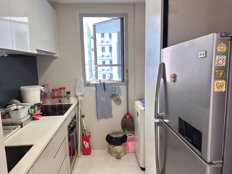 The Santorini, 21 Tampines Street 86, 2 Bedrooms, 721 sqft, Condominium For Rent, by John Chen, 500068007 - Kitchen - PropertyGuru.com.sg