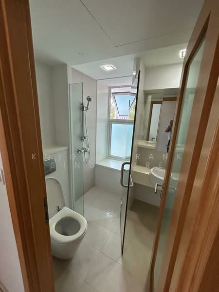 Parc Emily Condominium For Sale at S$ 1,980,000 | PropertyGuru Singapore - Bathroom