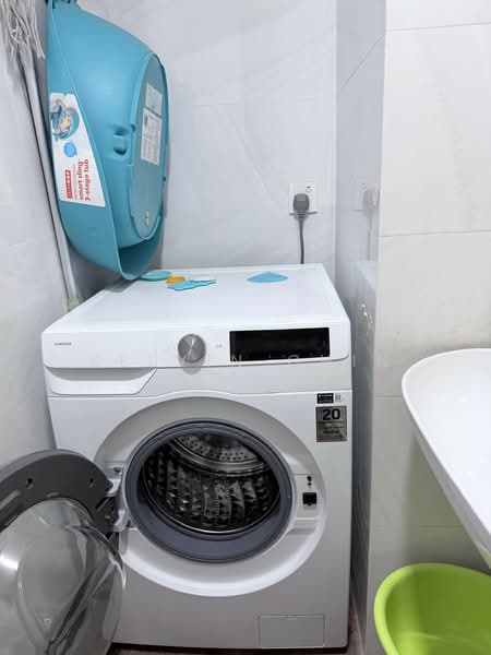 Parc Oasis, 53 Jurong East Avenue 1, 3 Bedrooms, 1,378 sqft, Condominium For Rent, by Kelvin Chin, 500068022 - Bathroom - PropertyGuru.com.sg